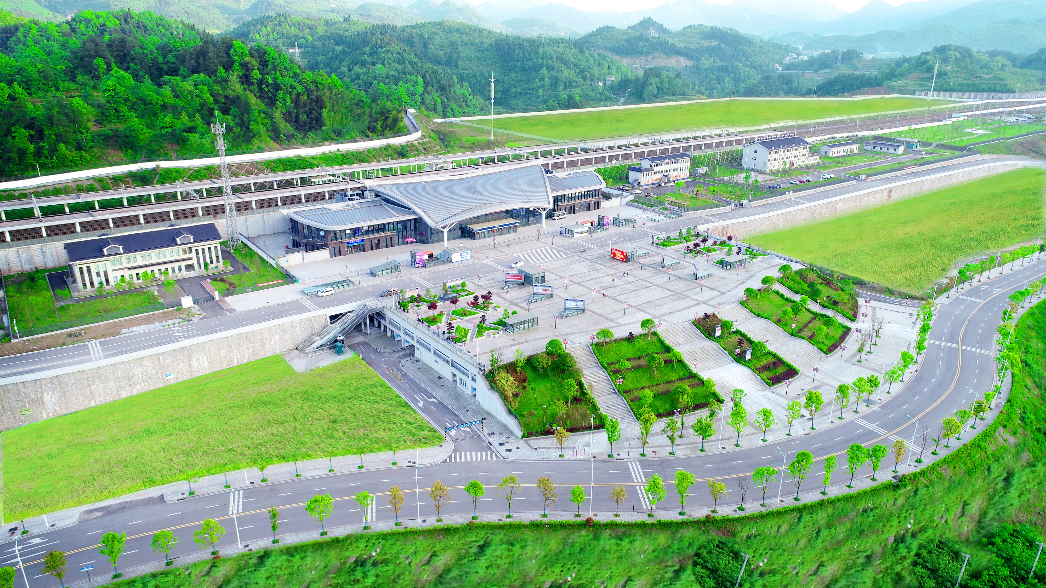 桑植县高铁站 荣获“安全生产标准化工地”